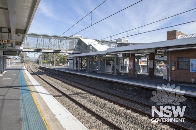 Toongabbie Railway Station - Modern footbridge and stairs to the platform.