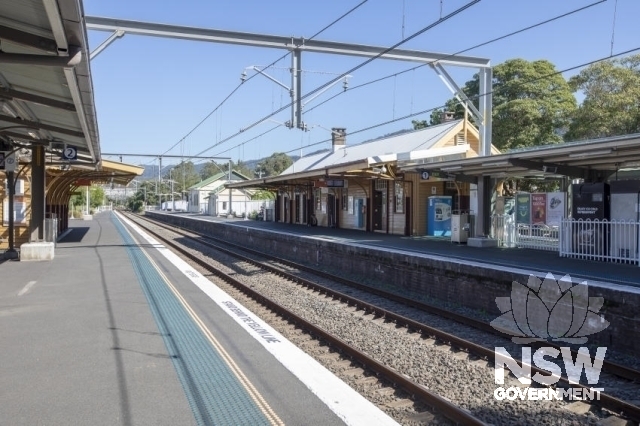 Thirroul Railway Station Group - Looking across tracks to platform 1