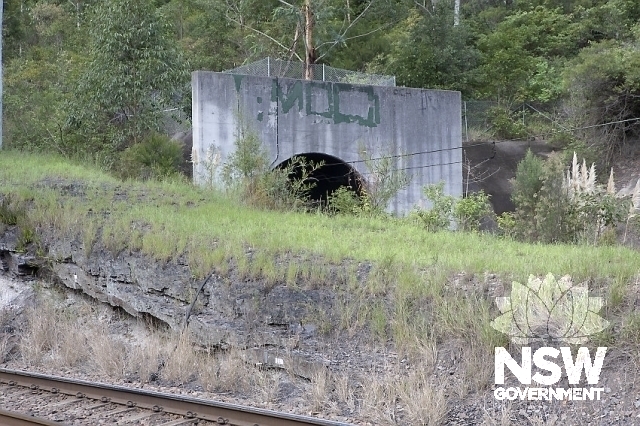 Kotara (Tickhole) Railway Tunnel - Western end of the newer tunnel