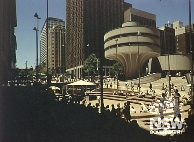 Contribution of MLC Centre to Martin Place streetscape in the 1990s