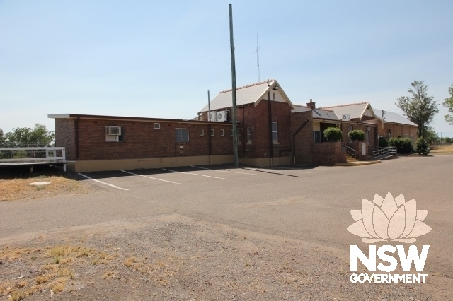 Narrabri Railway Station - Station building from car park