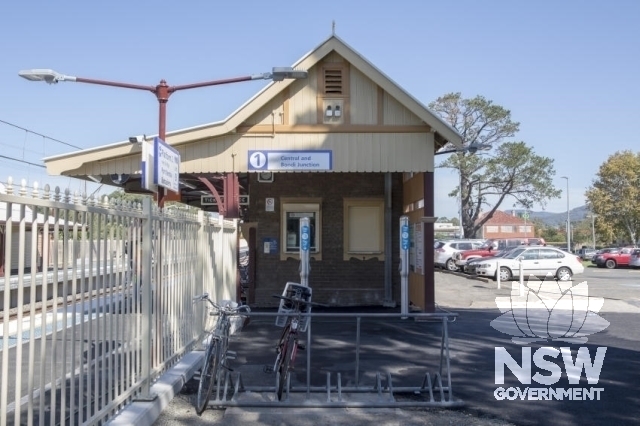 Bulli Railway Station Group - Platform 1 northern elevation and ticket office.