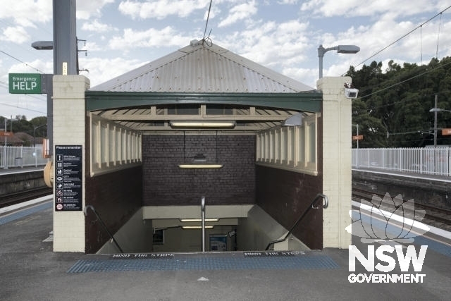 Banksia Railway Station - Platform 2/3 - entry onto platform from pedestrian subway