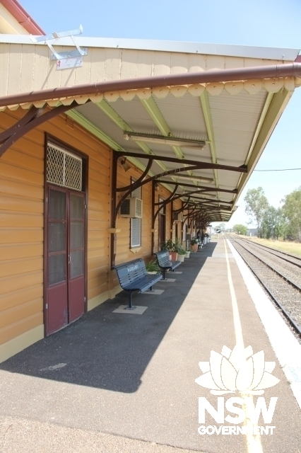 Narrabri Railway Station- RRR from trackside.
