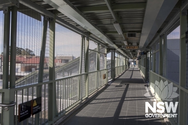 Toongabbie Railway Station - Modern overhead footbridge.