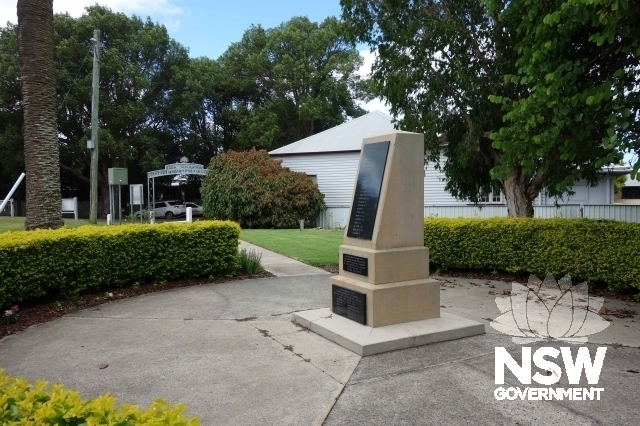 Ulmarra Heritage Conservation Area - Coldstream St Riverside Memorial Park and Monument