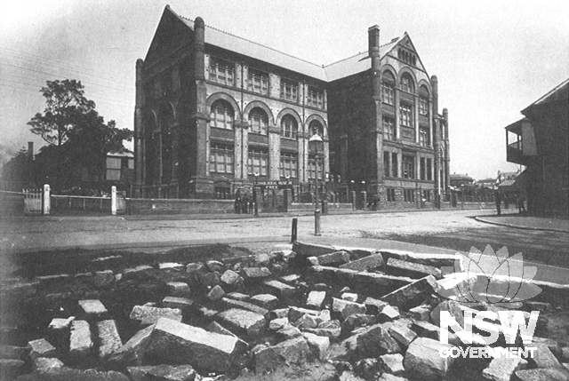 Sydney Technological Museum with the Harris St gates of Ultimo House on the left