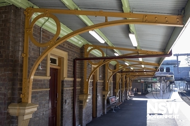 Epping Railway Station Group - Awning bracket detail on the eastern elevation.