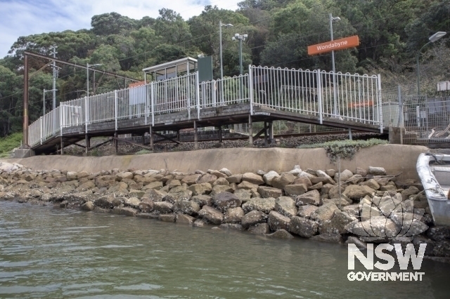 Wondabyne Railway Station - Seawall to platform 1