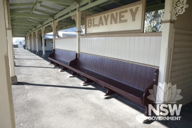 Blayney Railway Station - Seating and station signage