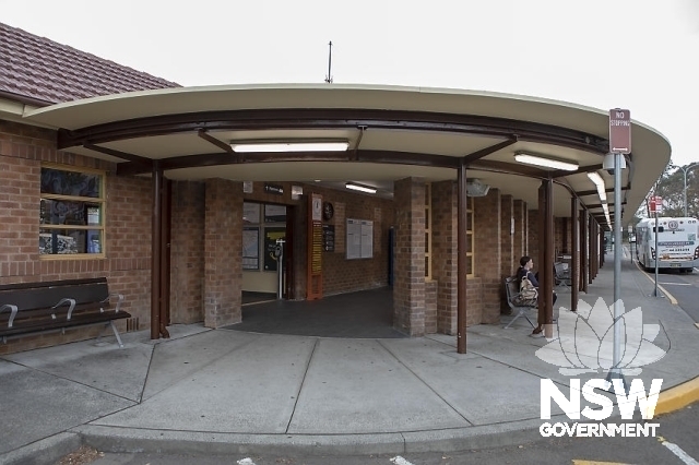 Bomaderry Railway Station - Curved brickwork entrance