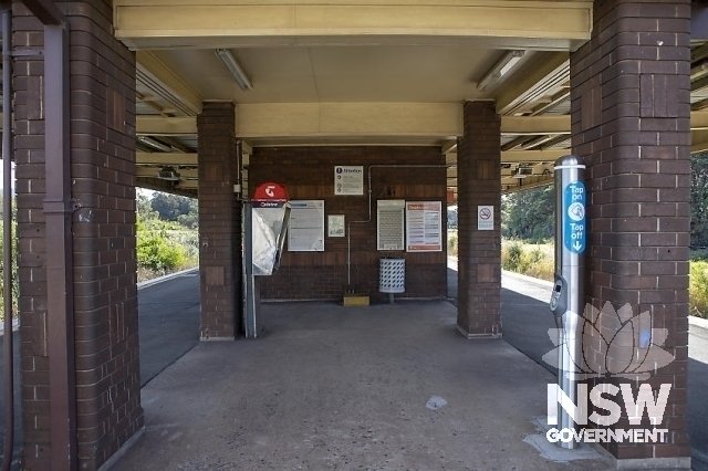 Cringila Railway Station Group - Brick pillars supporting steel roof beams.