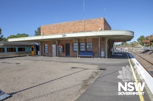 Dungog Railway Station - Wide platform with curved awning
