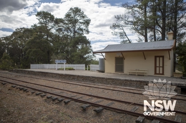 Colo Vale Railway Station - Platform and station.