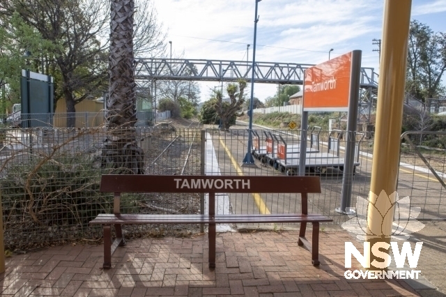 Tamworth Railway Station - Bench seat at dock platform.
