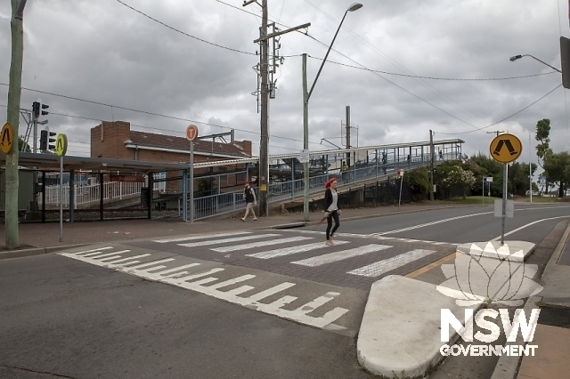 Doonside Railway Station Group - Cross St to the overhead footbridge and the station.