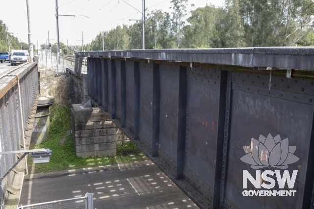 Dora Creek Railway Underbridge - Dora Creek Rail Bridge (right) & adjacent Macquarie Street Bridge