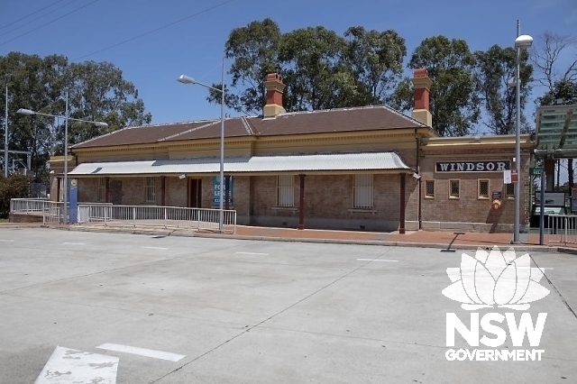 Windsor Railway Station - Approach side entrance from George St.