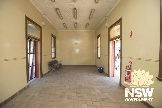 Arncliffe Railway Station - Waiting room Platforms 3/4
