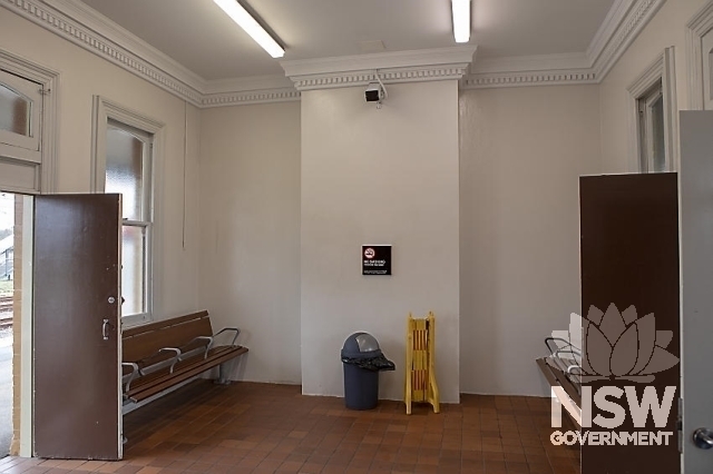Campbelltown Railway Station Group - Platform 1/2 waiting room with original cornice.
