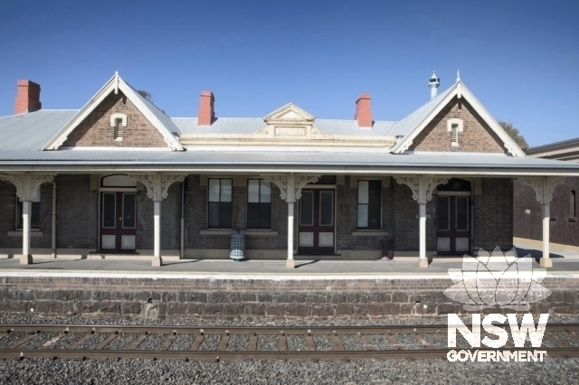 Blayney Railway Station - Platform and twin gabled roof with BLAYNEY inset