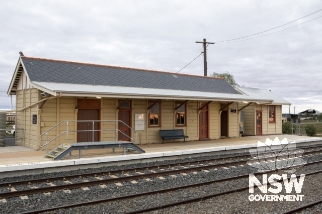 Ivanhoe Railway Precinct - Station building and platform