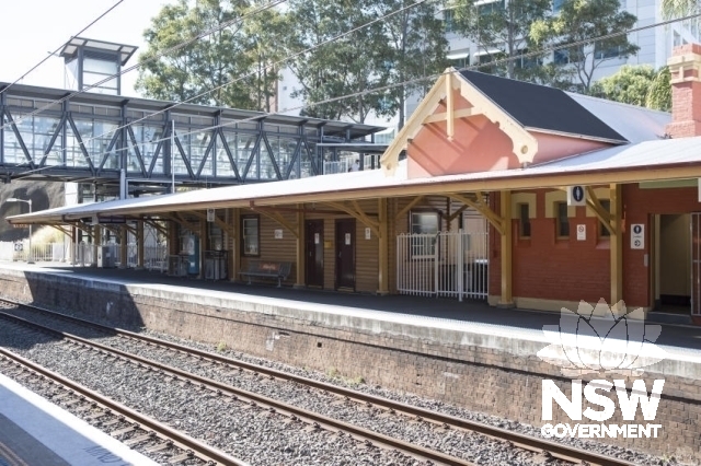 Wollongong Railway Station - Platform 2 - weatherboard Railway crew building at north end