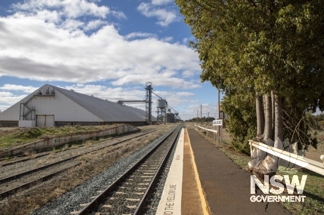 Euabalong West Railway Station - looking east along the platform