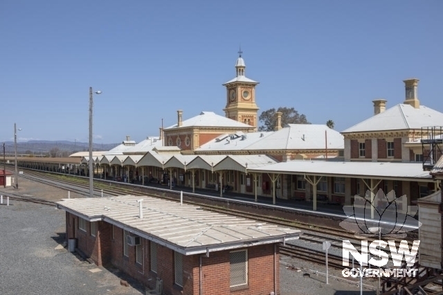 Albury Railway Precinct - Platform,building and awning