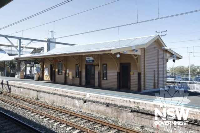 Thirroul Railway Station Group - Platforms 2/3 from Platform 1