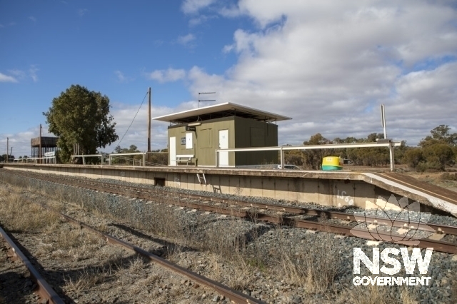 Euabalong West Railway Station - Station building and Platform
