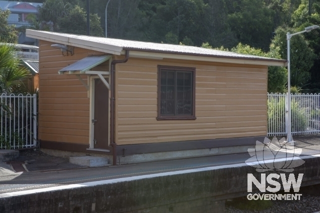 Ourimbah Railway Station Group and Residence - Weatherboard signal box, platform 2