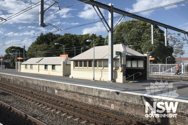 Banksia Railway Station - Platform 2/3 - buildings/roofs over subway and subway ticket office