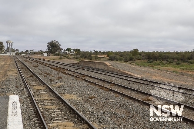 Menindee Railway Station - Load platform