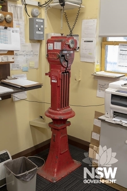 Bomaderry Railway Station - Staff Machine