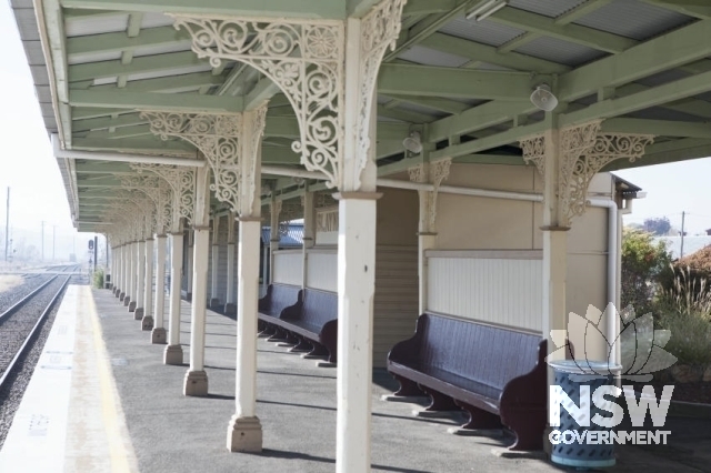 Blayney Railway Station - Platform canopy and seating