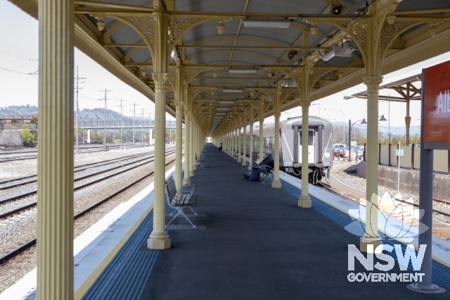 Albury Railway Precinct - Awning over the longest platform in Australia