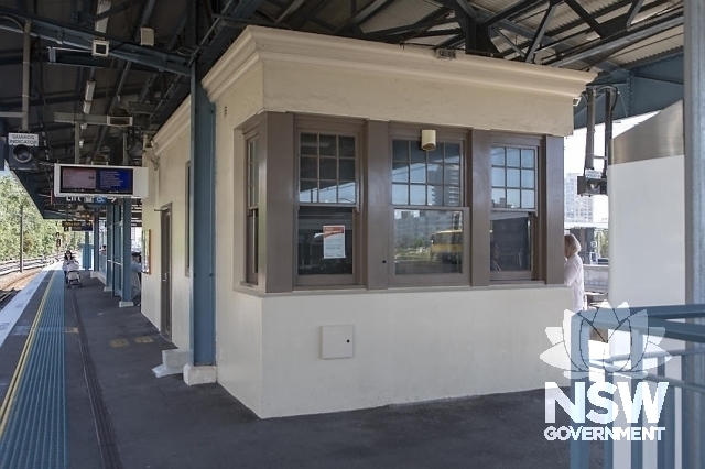 Milsons Point Railway Station - Platform building