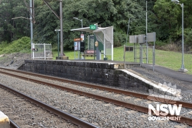 Wondabyne Railway Station - Platform 2, sandstone