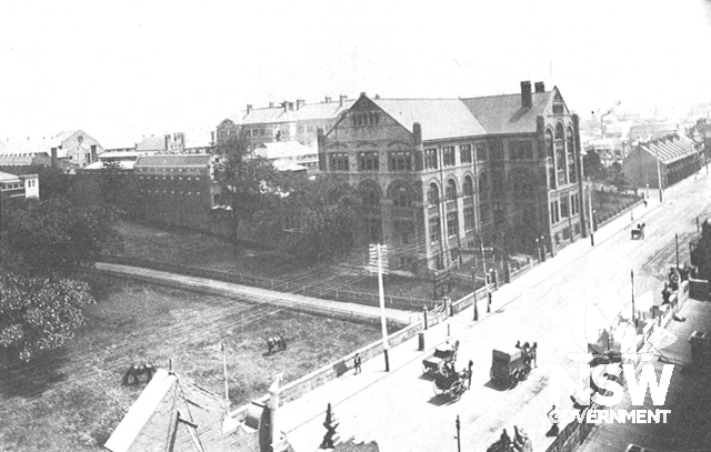 Sydney Technical College with the Harris St garden of Ultimo House on the left