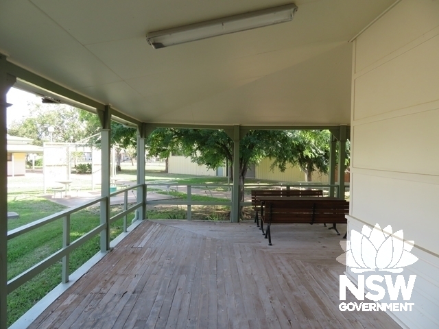 Block B: West verandah looking north