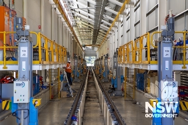 Cardiff Railway Workshop Group - Modern hoist to lift an 8 car train