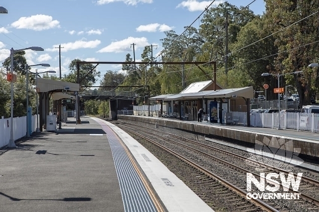 Asquith Railway Station Group - Looking North on platform 2