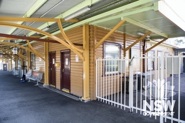 Wollongong Railway Station - Platform 2 - weatherboard Railway crew building (c. 1950) at north end