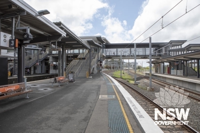 Liverpool Railway Station and Goods Shed - Platforms to modern footbridge