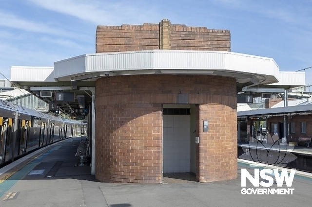 Toongabbie Railway Station - Platform 1/2 north circular brickwork , men's toilets.