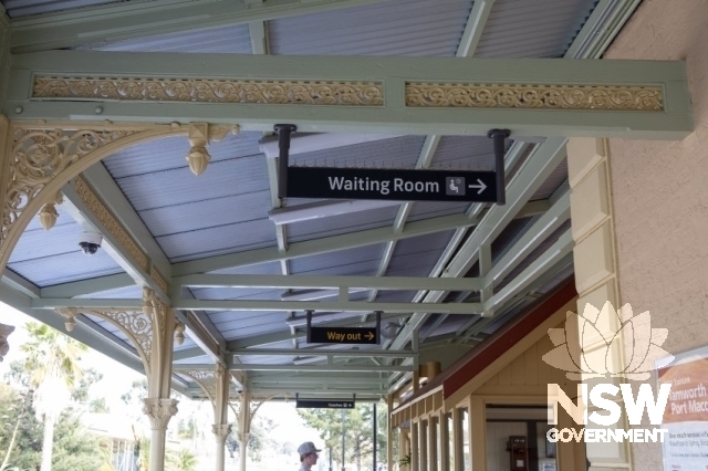 Tamworth Railway Station - Ironwork under the awning