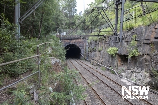 Woy Woy Railway Tunnel - Western entrance / Abutment