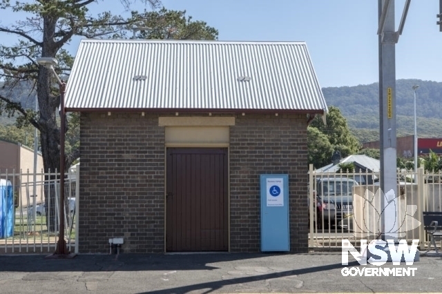Bulli Railway Station - Platform 1 (west platform) - freestanding brick Out of room at southern end