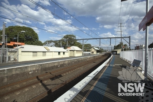 Banksia Railway Station - Platform 2/3 - buildings/roofs over subway and subway ticket office